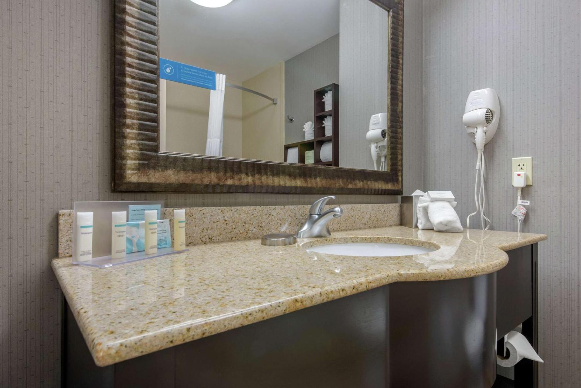 Hampton Inn Мідвілл Екстер'єр фото